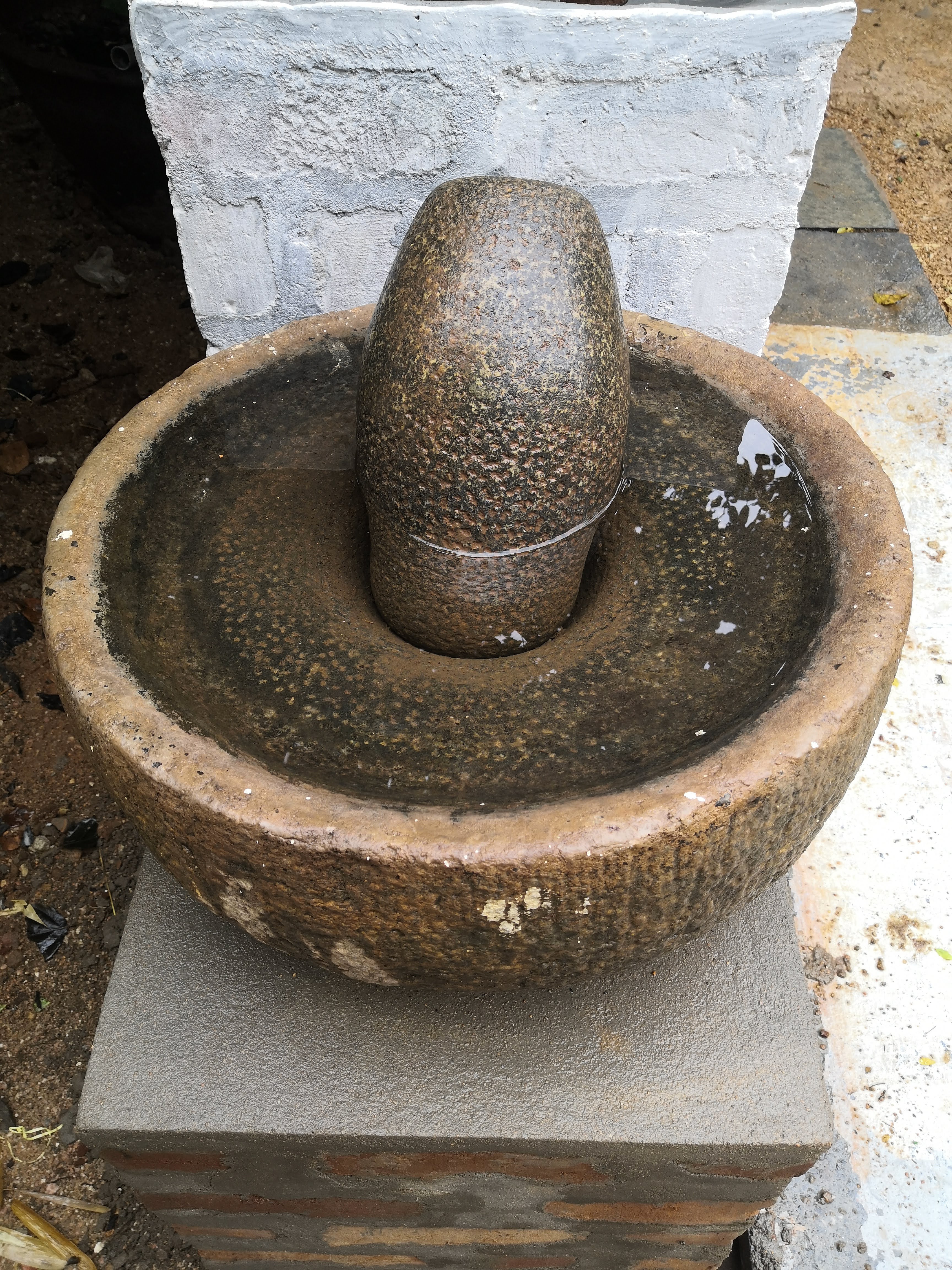 Traditional stone grinding bowl